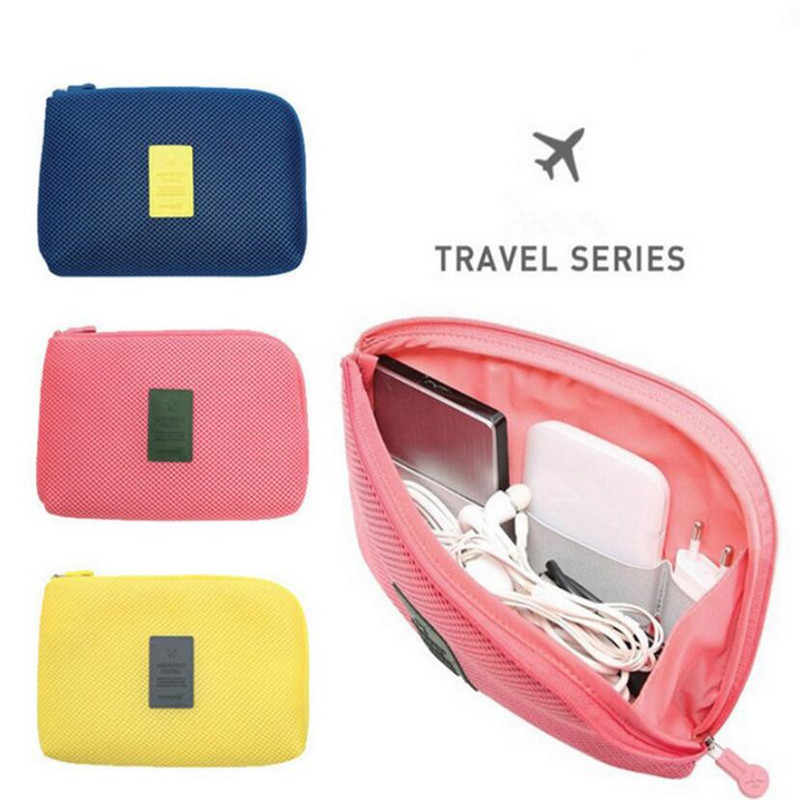 Borsa per accessori da viaggio - Electronics And Gadgets With I recensione e prezzo